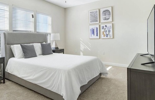 Clayton Apartamento | Landing at The Pines at Glen Laurel - 2 Bedrooms in Downtown Clayton