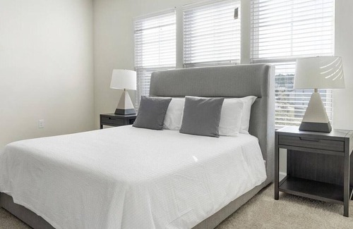 Clayton Apartamento | Landing at The Pines at Glen Laurel - 2 Bedrooms in Downtown Clayton