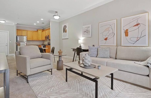 Greensboro Apartamento | Landing at The Plantation at Pleasant Ridge - 3 Bedrooms in Downtown Greensboro