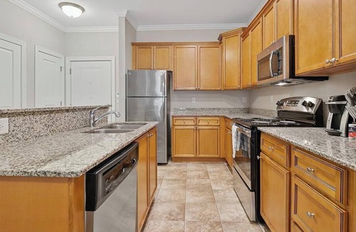 Greensboro Apartamento | Landing at The Plantation at Pleasant Ridge - 3 Bedrooms in Downtown Greensboro