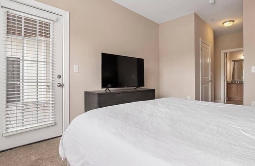 Colfax Apartamento | Landing at The Plantation at Pleasant Ridge - 2 Bedrooms in Downtown Greensboro
