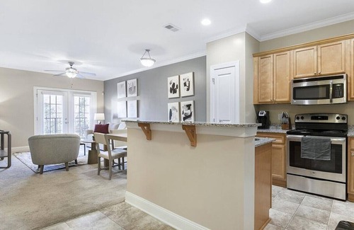 Greensboro Apartamento | Landing at The Plantation at Pleasant Ridge - 1 Bedroom in Downtown Greensboro