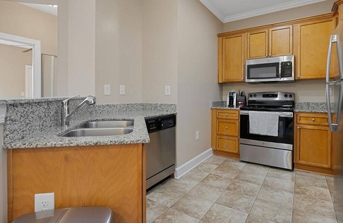 Greensboro Apartamento | Landing at The Plantation at Pleasant Ridge - 2 Bedrooms in Downtown Greensboro