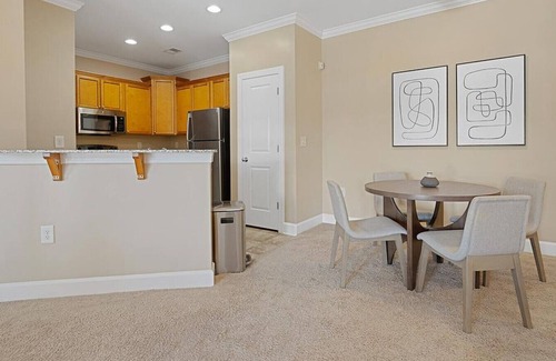 Greensboro Apartamento | Landing at The Plantation at Pleasant Ridge - 2 Bedrooms in Downtown Greensboro