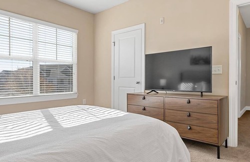 Greensboro Apartamento | Landing at The Plantation at Pleasant Ridge - 2 Bedrooms in Downtown Greensboro