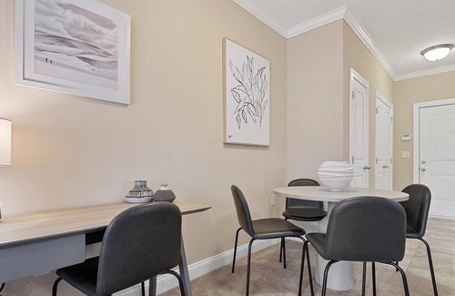 Greensboro Apartamento | Landing at The Plantation at Pleasant Ridge - 2 Bedrooms in Downtown Greensboro