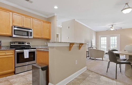 Greensboro Apartamento | Landing at The Plantation at Pleasant Ridge - 2 Bedrooms in Downtown Greensboro