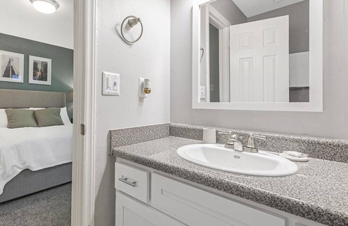 Greensboro Apartamento | Landing at Timbercreek Apartments - 1 Bedroom in Downtown Greensboro