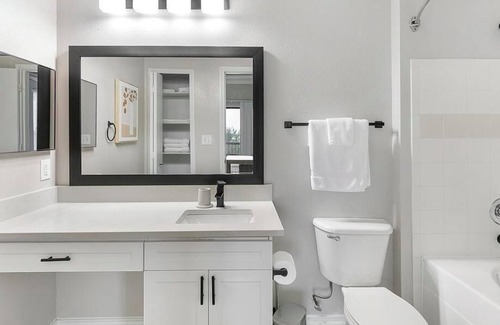 Lewisville Apartamento | Landing at Villas of Vista Ridge - 1 Bedroom in Downtown Lewisville