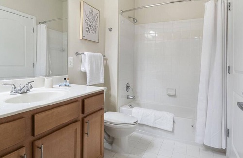 Leesburg Apartamento | Landing at The Metropolitan at Village at Leesburg - 2 Bedrooms in Downtown Leesburg