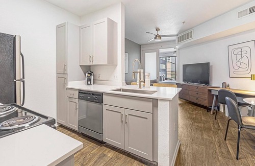 Tempe Apartamento | Landing | Beautiful 1BD, Game Room, Pool