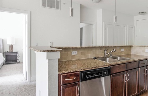 Park Central Apartamento | Landing | Beautiful 1BD, Pool, Courtyard