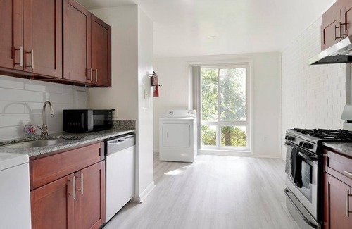 Greenbelt Apartamento | Landing | Beautiful 1BD, Gym, Pool