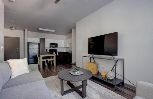 Tobin Hill Apartamento | Landing | Beautiful 2BD, Gym, Courtyard
