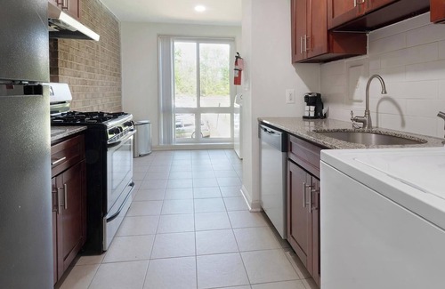 Greenbelt Apartamento | Landing | Beautiful 2BD, Pool, Gym