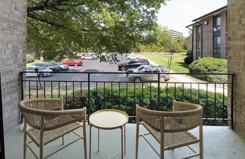 Greenbelt Apartamento | Landing | Beautiful 2BD, Pool, Gym