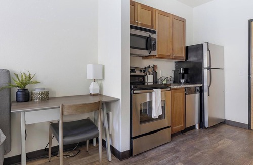 Pearl District Apartamento | Landing | Beautiful Studio, Courtyard, Gym