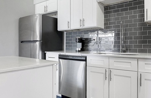 Indianapolis Apartamento | Landing | Beautiful 1BD, Gym, Courtyard