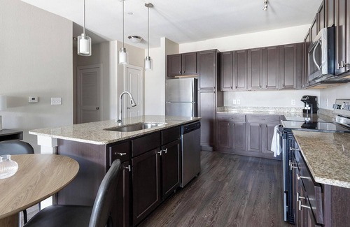 Gruene Apartamento | Landing at Lakeview Villas - 1 Bedroom in New B...