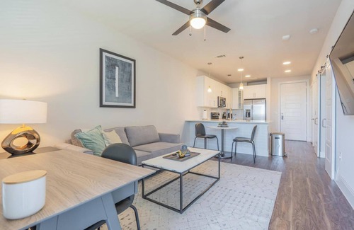 Wetmore Apartamento | Landing | Chic 1BD, Clubhouse, Gym