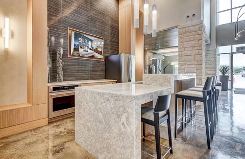 Wetmore Apartamento | Landing | Chic 1BD, Game Room, Courtyard