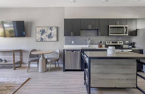 Maryvale Village Apartamento | Landing | Chic 1BD, Gym, Yoga Studio