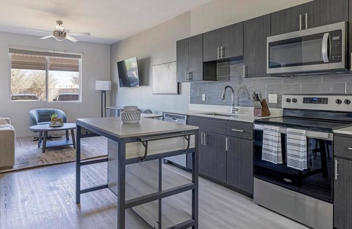 Maryvale Village Apartamento | Landing | Chic 1BD, Gym, Yoga Studio