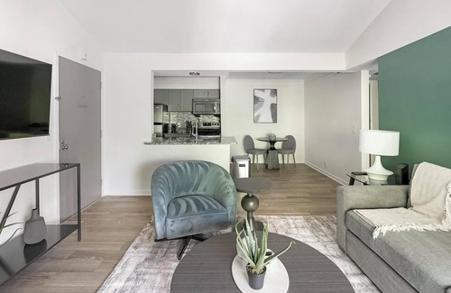 Green Hills Apartamento | Landing | Modern 1BD, Pool, Courtyard