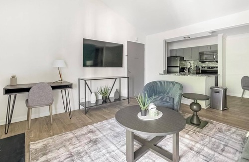 Green Hills Apartamento | Landing | Modern 1BD, Pool, Courtyard