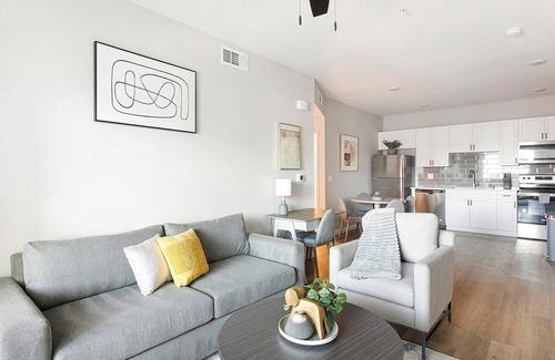 Townsite Apartamento | Landing | Chic 1BD, Rooftop Lounge, Pool