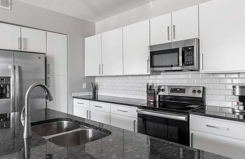 Allen Apartamento | Landing | Chic 1BD, Clubhouse, Game Room