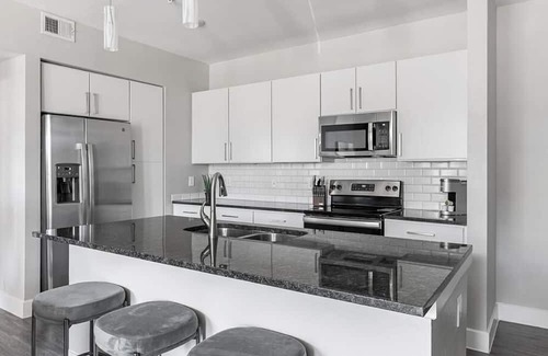 Allen Apartamento | Landing | Chic 1BD, Clubhouse, Game Room