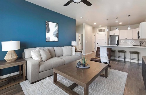 Goodyear Apartamento | Landing | Chic 2BD, Clubhouse