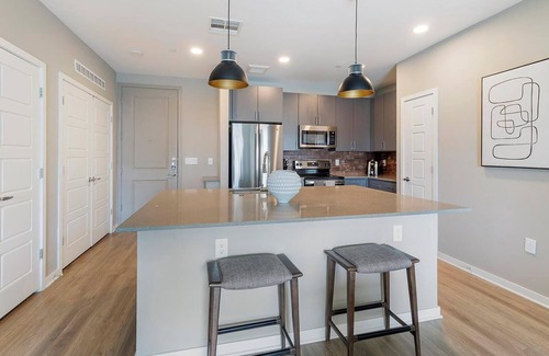 Warehouse District Apartamento | Landing | Chic 2BD, Clubhouse, Rooftop Lounge