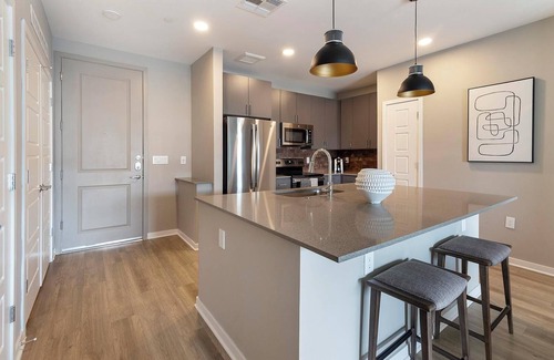 Warehouse District Apartamento | Landing | Chic 2BD, Clubhouse, Rooftop Lounge