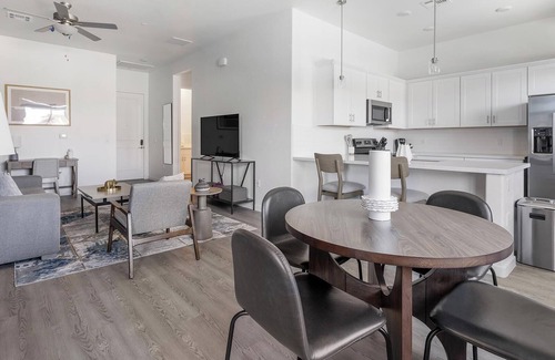 Oro Valley Apartamento | Landing | Chic 2BD, Pool