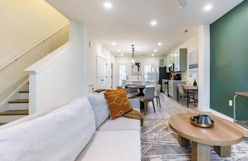 Wilmington Apartamento | Landing | Chic 2BD, Pool, Clubhouse