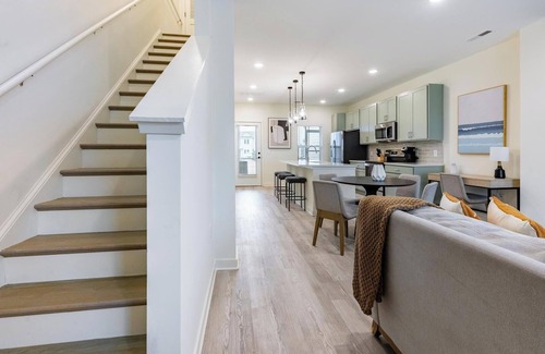 Wilmington Apartamento | Landing | Chic 2BD, Pool, Clubhouse