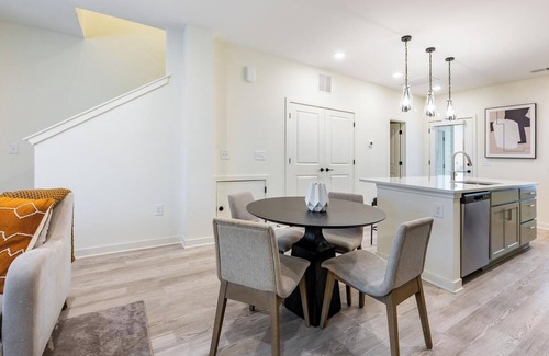 Wilmington Apartamento | Landing | Chic 2BD, Pool, Clubhouse