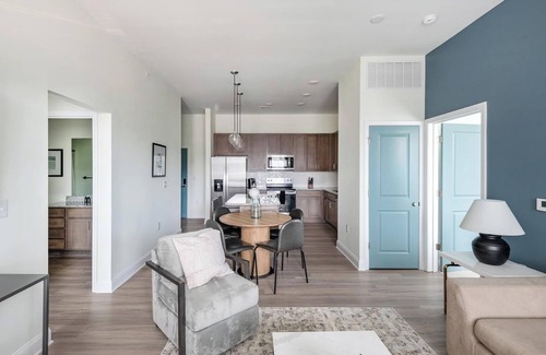 Wilmington Apartamento | Landing | Chic 2BD, Pool, Gym