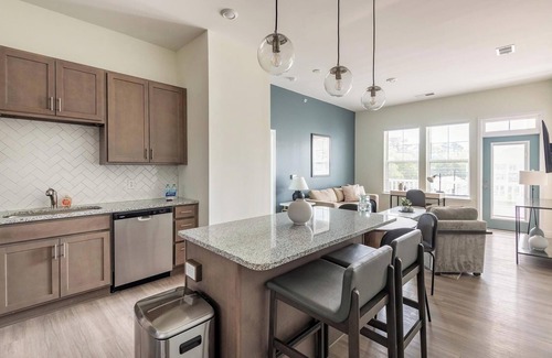 Wilmington Apartamento | Landing | Chic 2BD, Pool, Gym