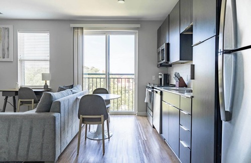 Downtown Apartamento | Landing | Chic Studio, Courtyard, Gym
