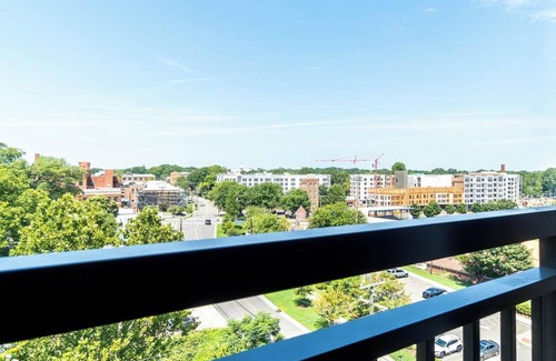 Downtown Apartamento | Landing | Chic Studio, Courtyard, Gym