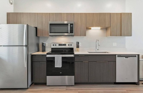 Goodyear Apartamento | Landing | Chic Studio, Gym, Courtyard