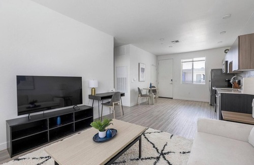 Goodyear Apartamento | Landing | Incredible 1BD, Yoga Studio, Gym