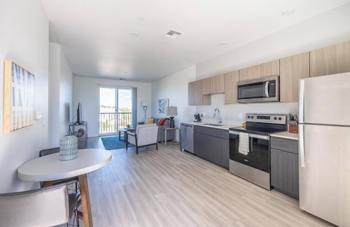 Goodyear Apartamento | Landing | Incredible 1BD, Courtyard, Game Room
