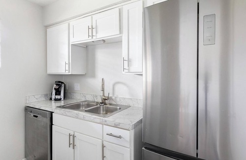 Denton Apartamento | Landing | Incredible 2BD, Pool, Gym
