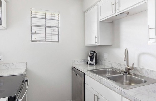Denton Apartamento | Landing | Incredible 2BD, Pool, Gym