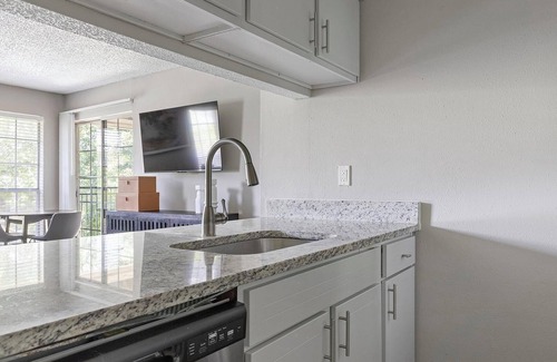 Royal Ridge Apartamento | Landing | Incredible 1BD, Clubhouse, Gym