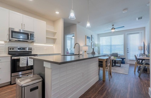 Wetmore Apartamento | Landing | Incredible 2BD, Pool, Yoga Studio